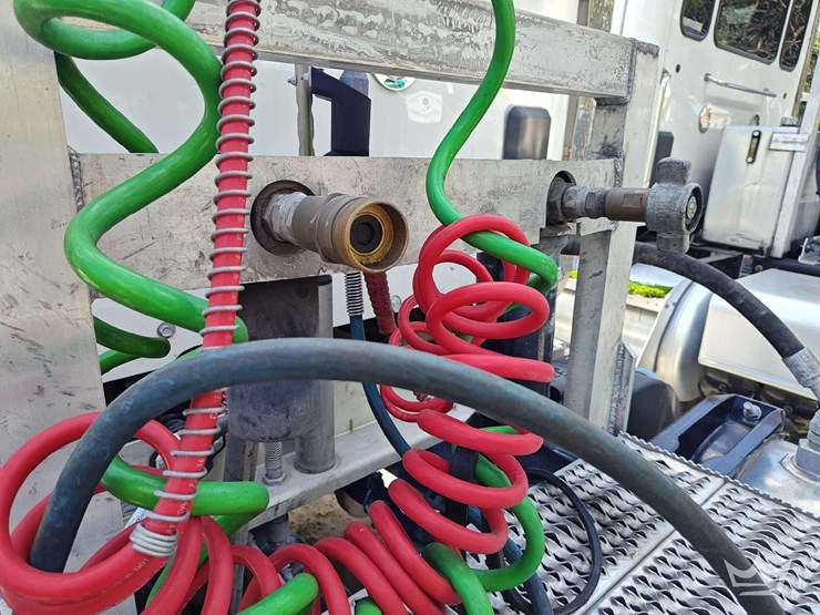 2023-peterbilt-567-t/a-wet-kit-day-cab-truck-tractor-image-15