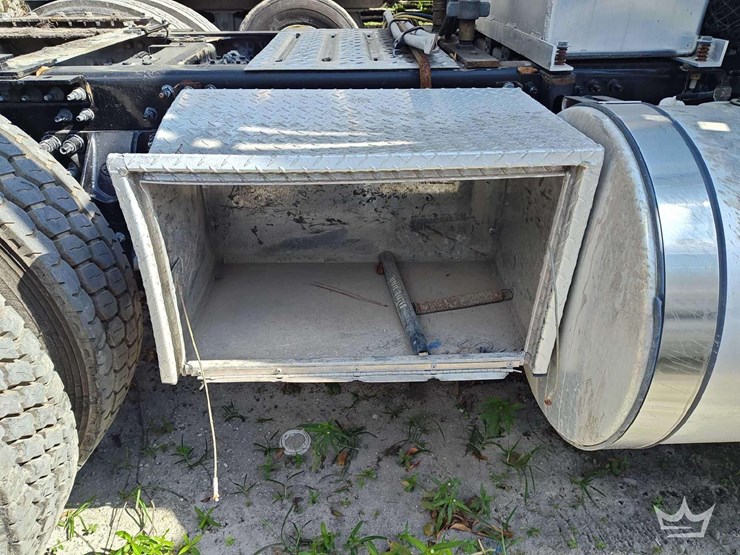 2022-mack-pinnacle-t/a-wet-kit-day-cab-truck-tractor-image-18