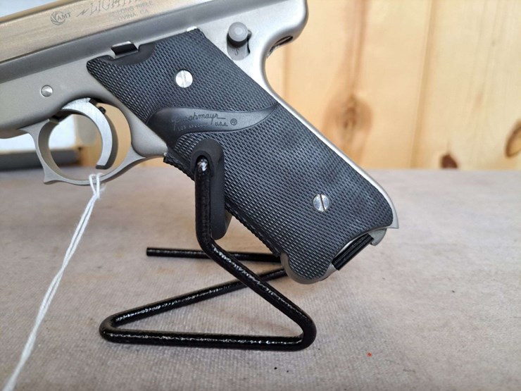 amt-.22-lr-semiauto-pistol-image-3