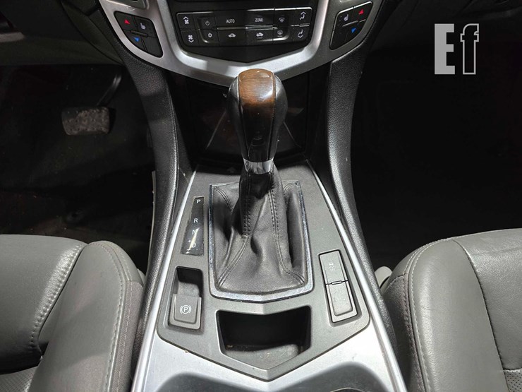 2011-cadillac-srx-image-14