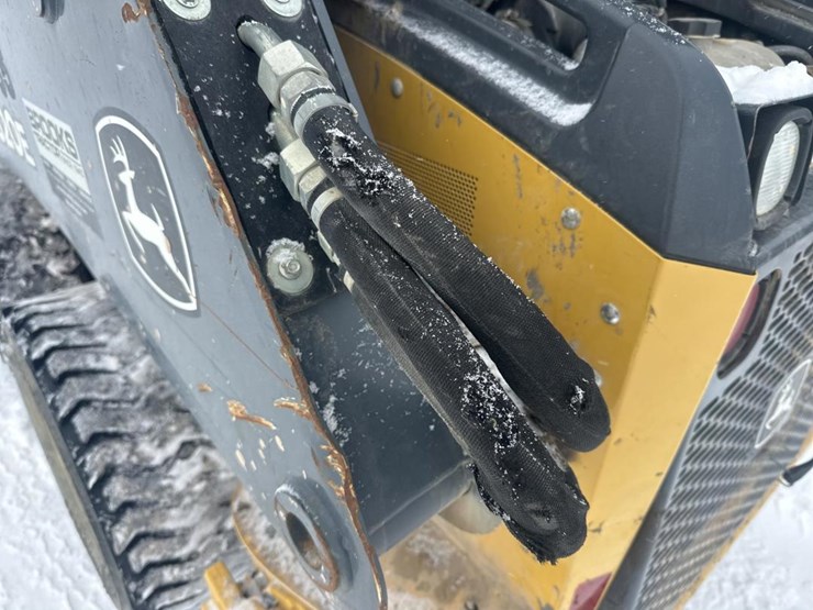 2017-deere-320e-image-20