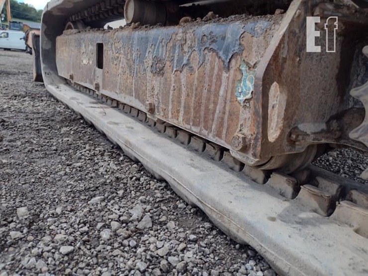 2022-deere-26g-image-30