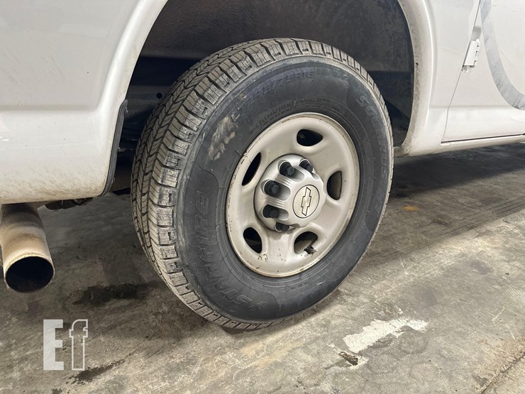 2017-chevrolet-express-2500-image-22