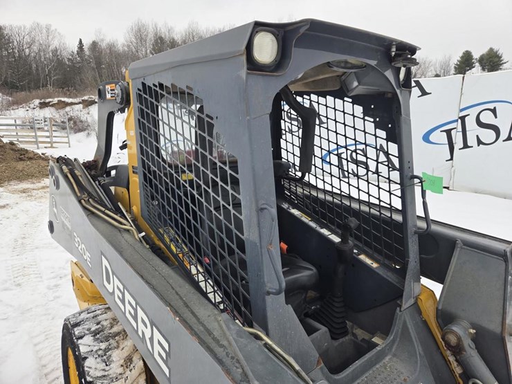 2017-deere-320e-image-25