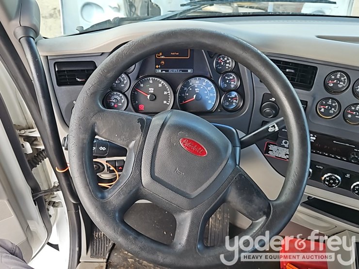 2020-peterbilt-567-image-38