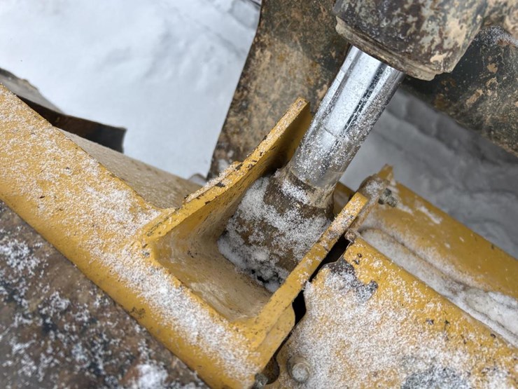 2017-deere-320e-image-15