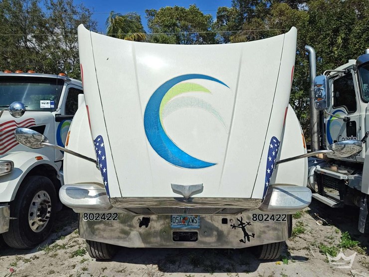 2022-peterbilt-567-t/a-wet-kit-day-cab-truck-tractor-image-34