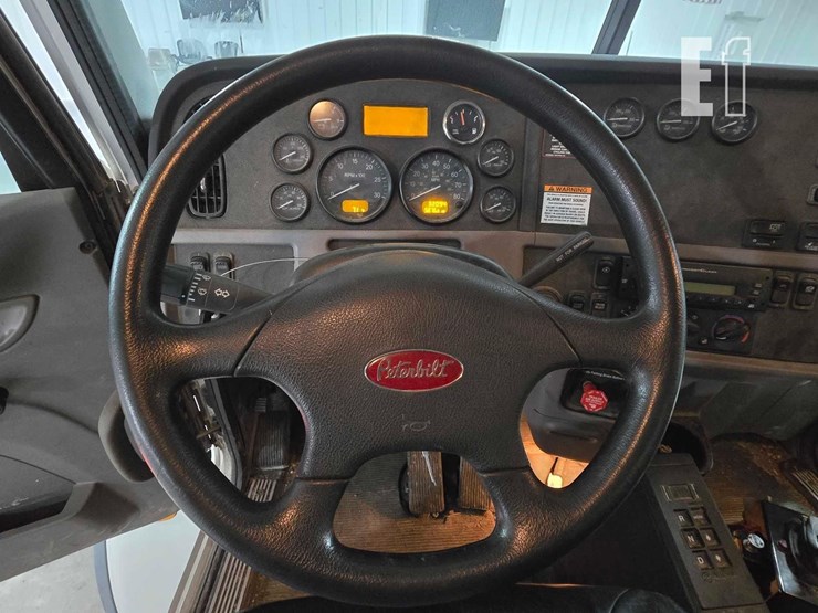 2012-peterbilt-365-image-10