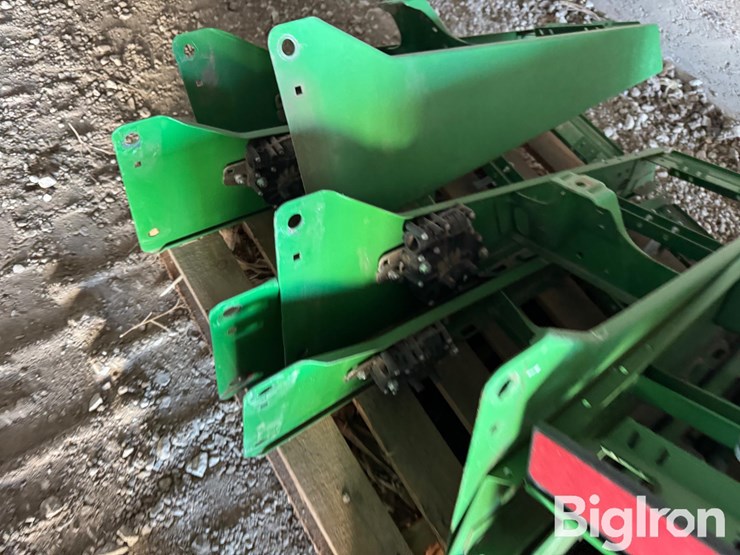 john-deere-max-emerge-planter-unit-frames-image-16