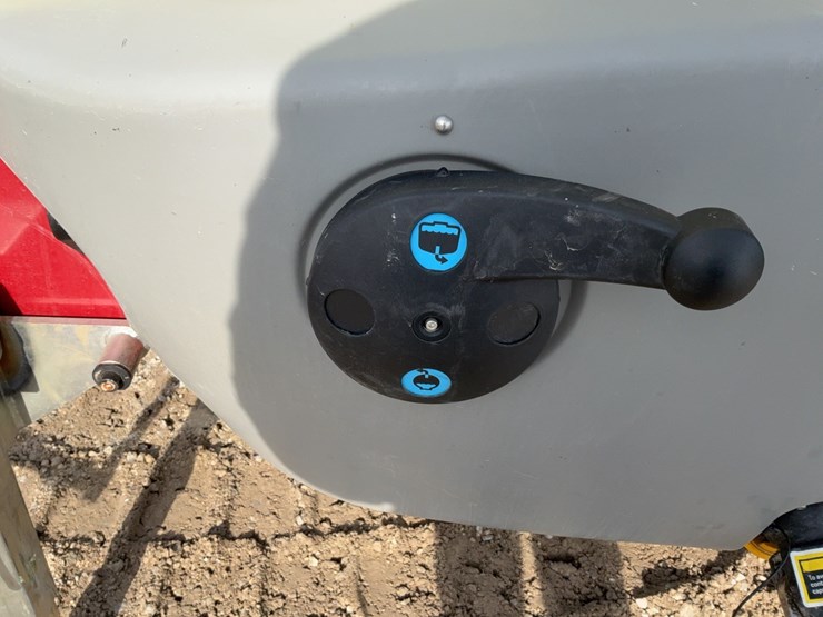 2024-hardi-commander-45-pull-type-sprayer-image-16