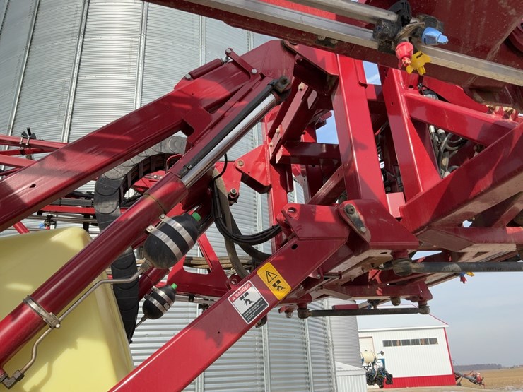 2024-hardi-commander-45-pull-type-sprayer-image-34