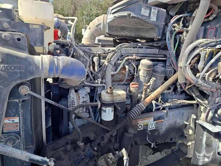 2022-peterbilt-567-t/a-wet-kit-day-cab-truck-tractor-image-11