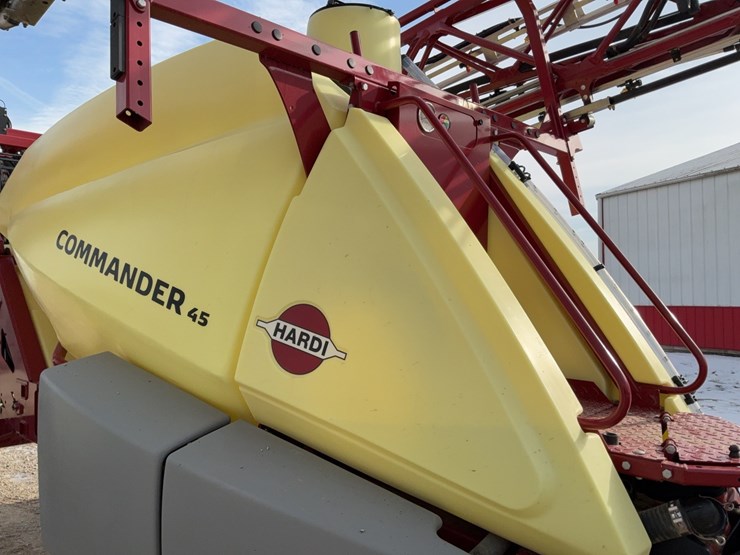 2024-hardi-commander-45-pull-type-sprayer-image-48