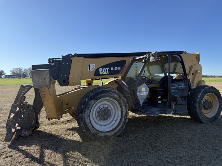 caterpillar-tl1055d-image-1