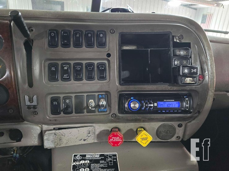 2005-mack-vision-cxn613-image-13