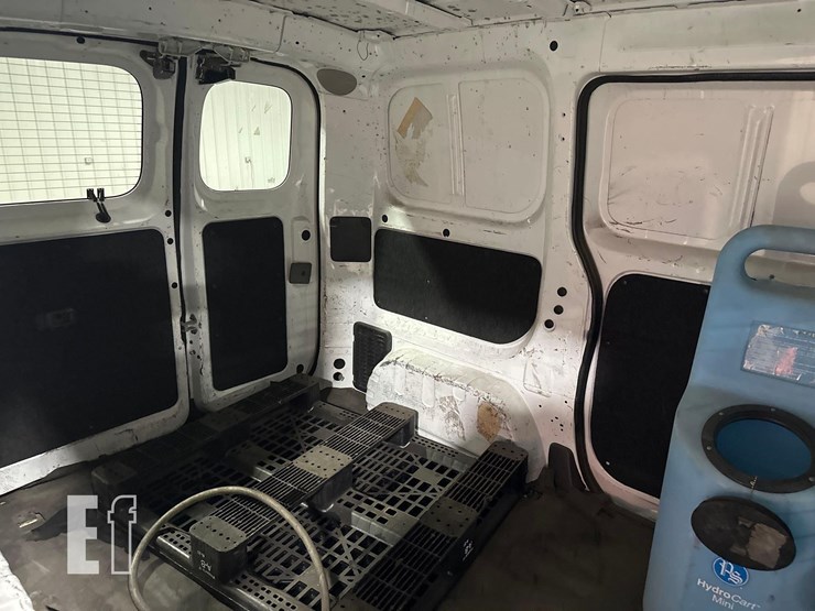 2016-nissan-nv200-image-15