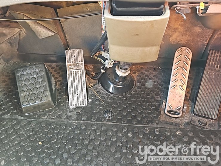 2005-volvo-a30-image-37