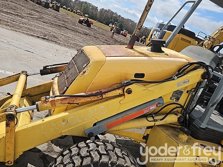 new-holland-lb110-image-12