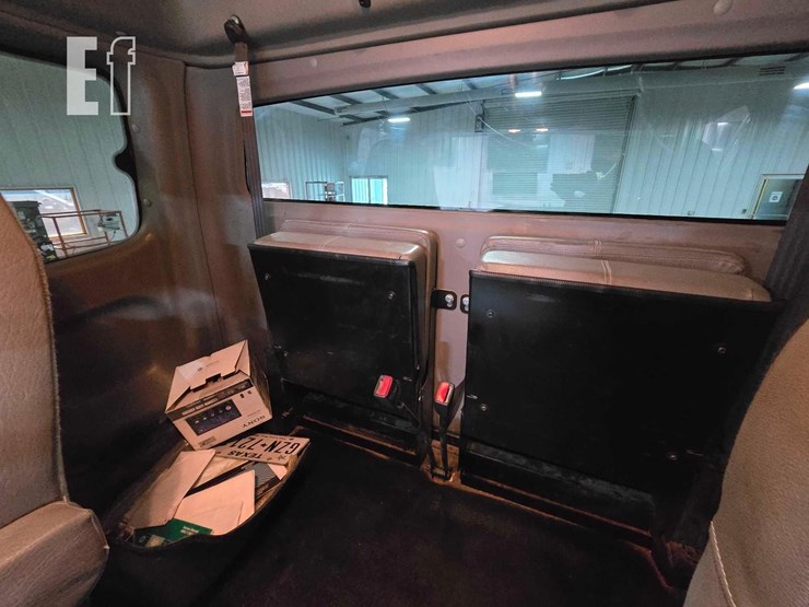 2017-freightliner-business-class-m2-106-image-15