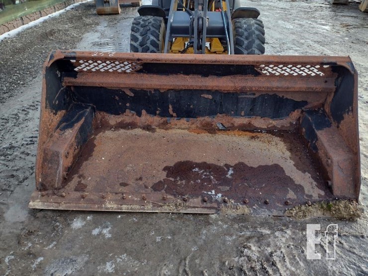 2021-deere-304l-image-14