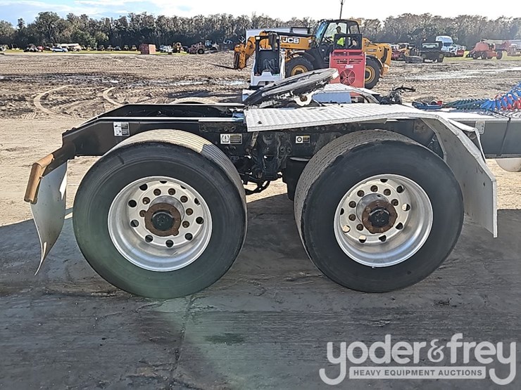 2018-peterbilt-579-image-8