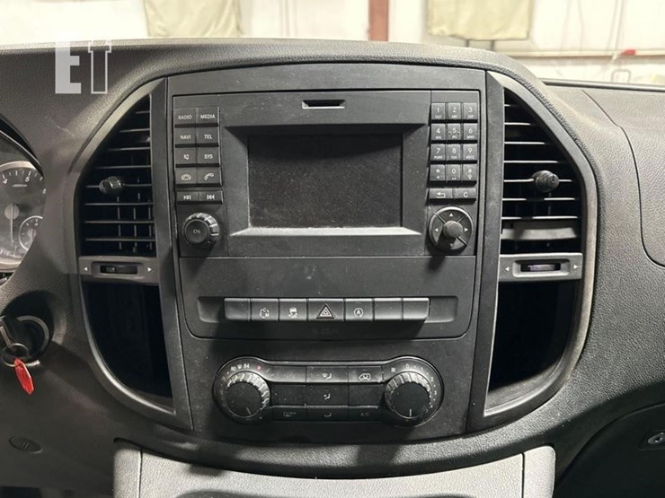 2017-mercedes-benz-metris-image-15