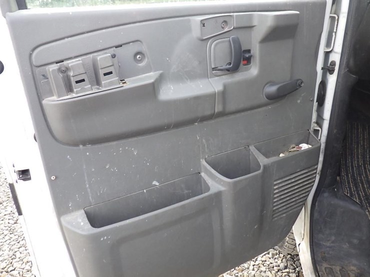 2005-chevrolet-express-2500-image-21