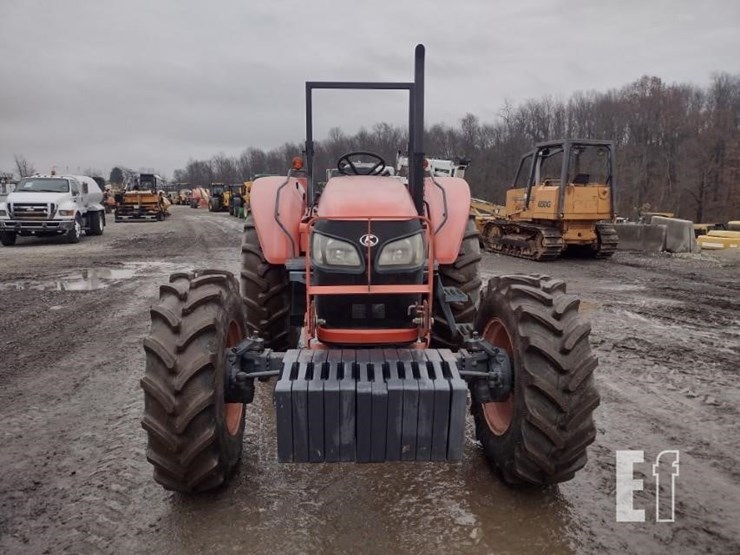 10-kubota-m108-tractor-image-2
