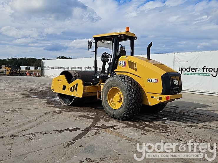 2023-caterpillar-cs10gc-image-4