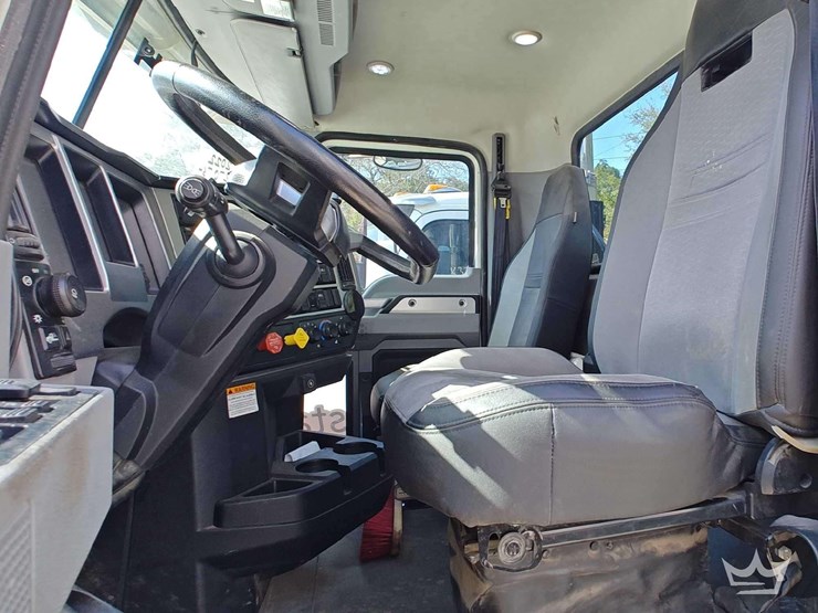 2022-mack-pinnacle-t/a-wet-kit-day-cab-truck-tractor-image-33