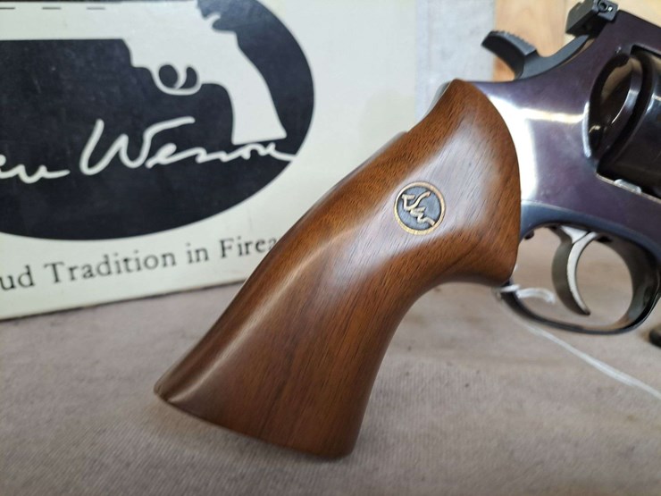 dan-wesson-model-44-vh-.44-magnum-da-revolver-image-10