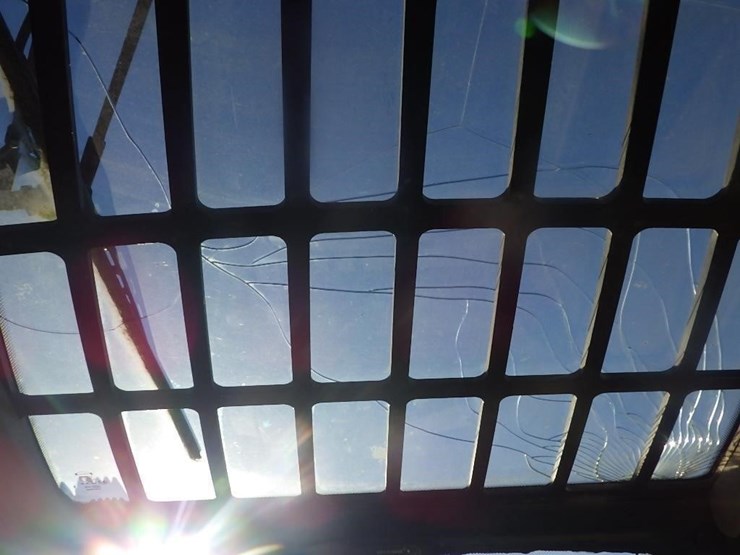 caterpillar-th560b-image-38