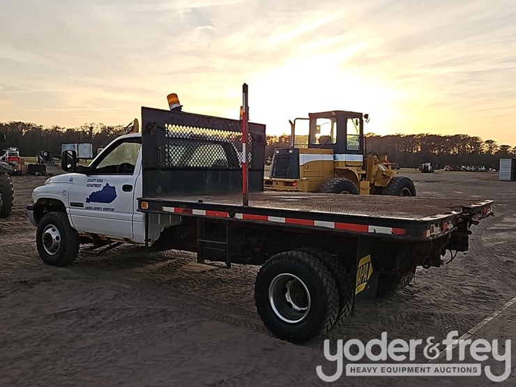 2002-dodge-3500-image-3