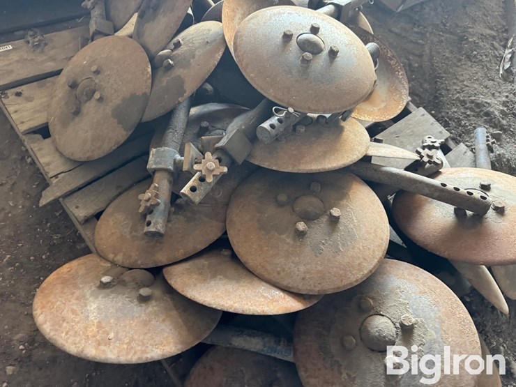 cultivator-baring-off-discs-image-15