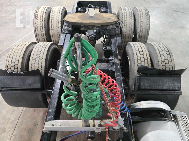 2010-peterbilt-340-image-17