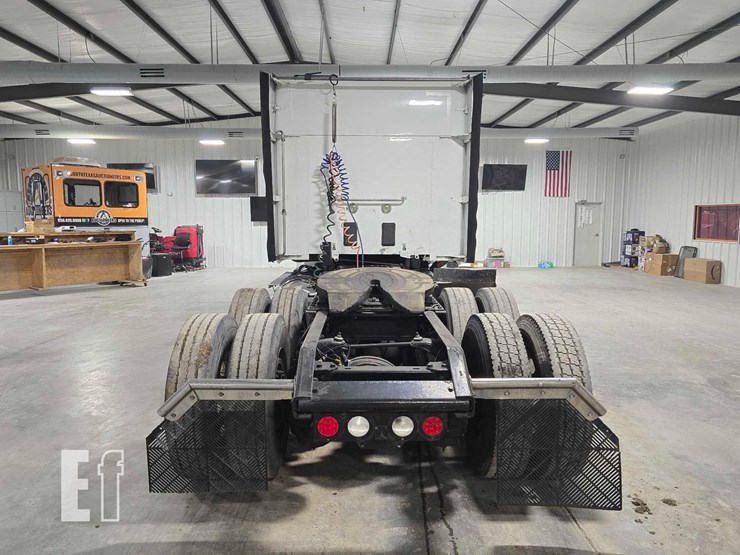 2017-kenworth-t880-image-8