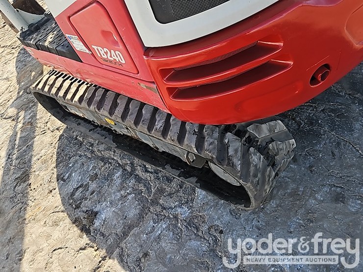 2020-takeuchi-tb240-image-26