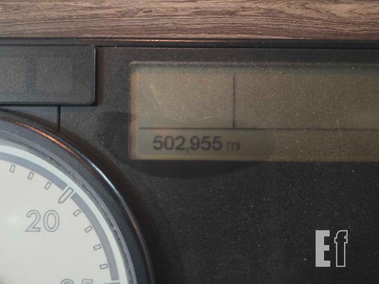 2020-freightliner-122sd-image-13