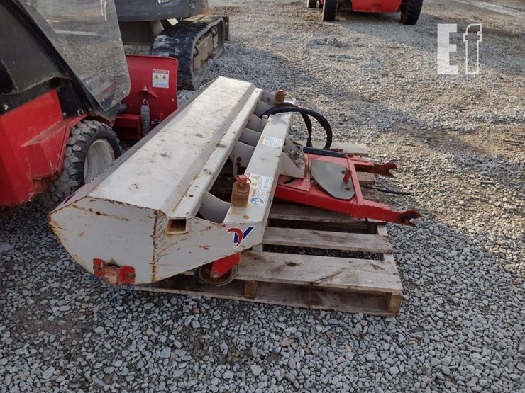 ventrac-3400l-lawn-mower-w/blade-&-broom-image-44