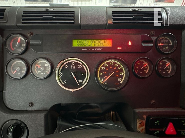 2014-freightliner-cascadia-125-image-17