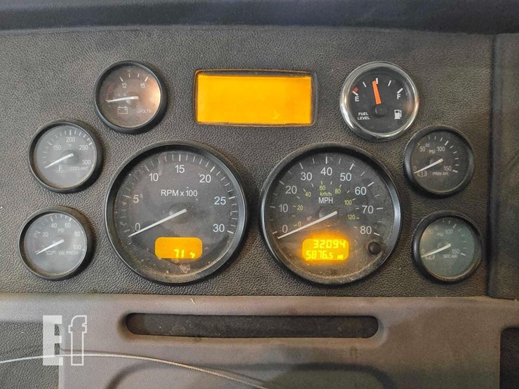 2012-peterbilt-365-image-11