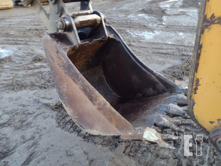 2005-caterpillar-420d-image-33