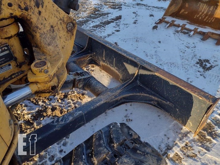 2013-deere-35d-image-22