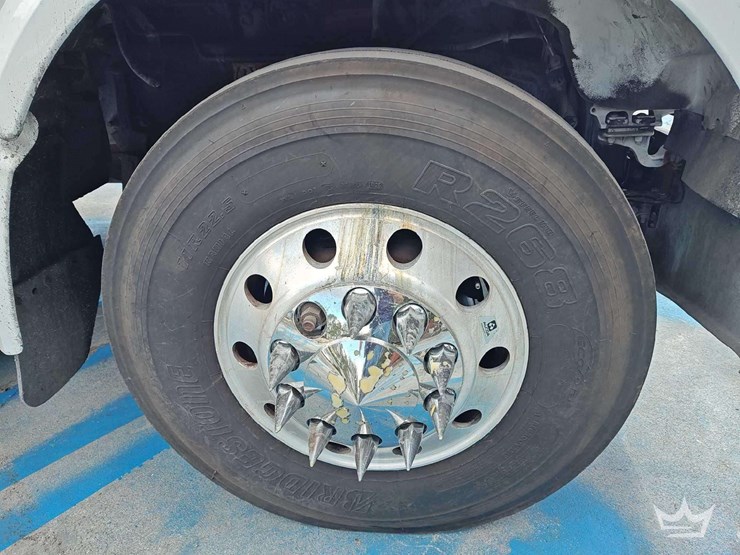 2022-peterbilt-567-t/a-wet-kit-day-cab-truck-tractor-image-48