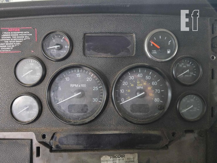 2013-peterbilt-365-image-16