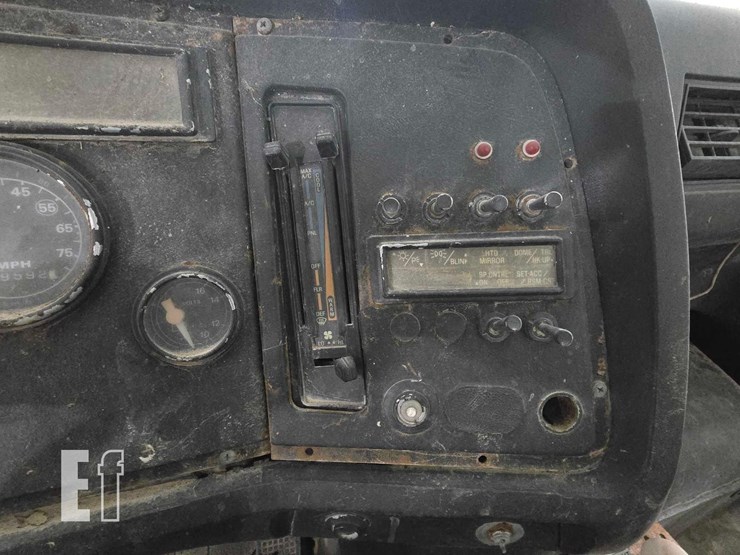 1995-ford-la9000-image-13