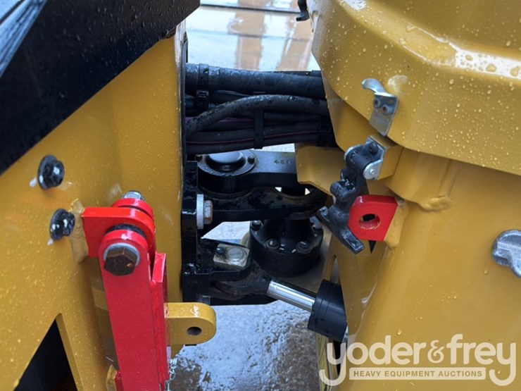 2024-caterpillar-cb2.7-image-17