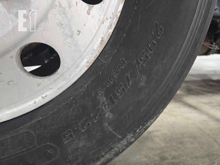 2020-freightliner-122sd-image-29