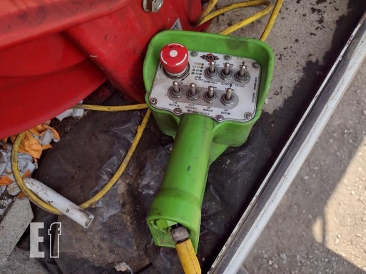 18-ford-f550-image-35