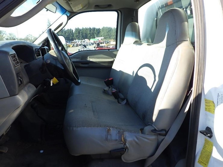 2004-ford-f550-image-15